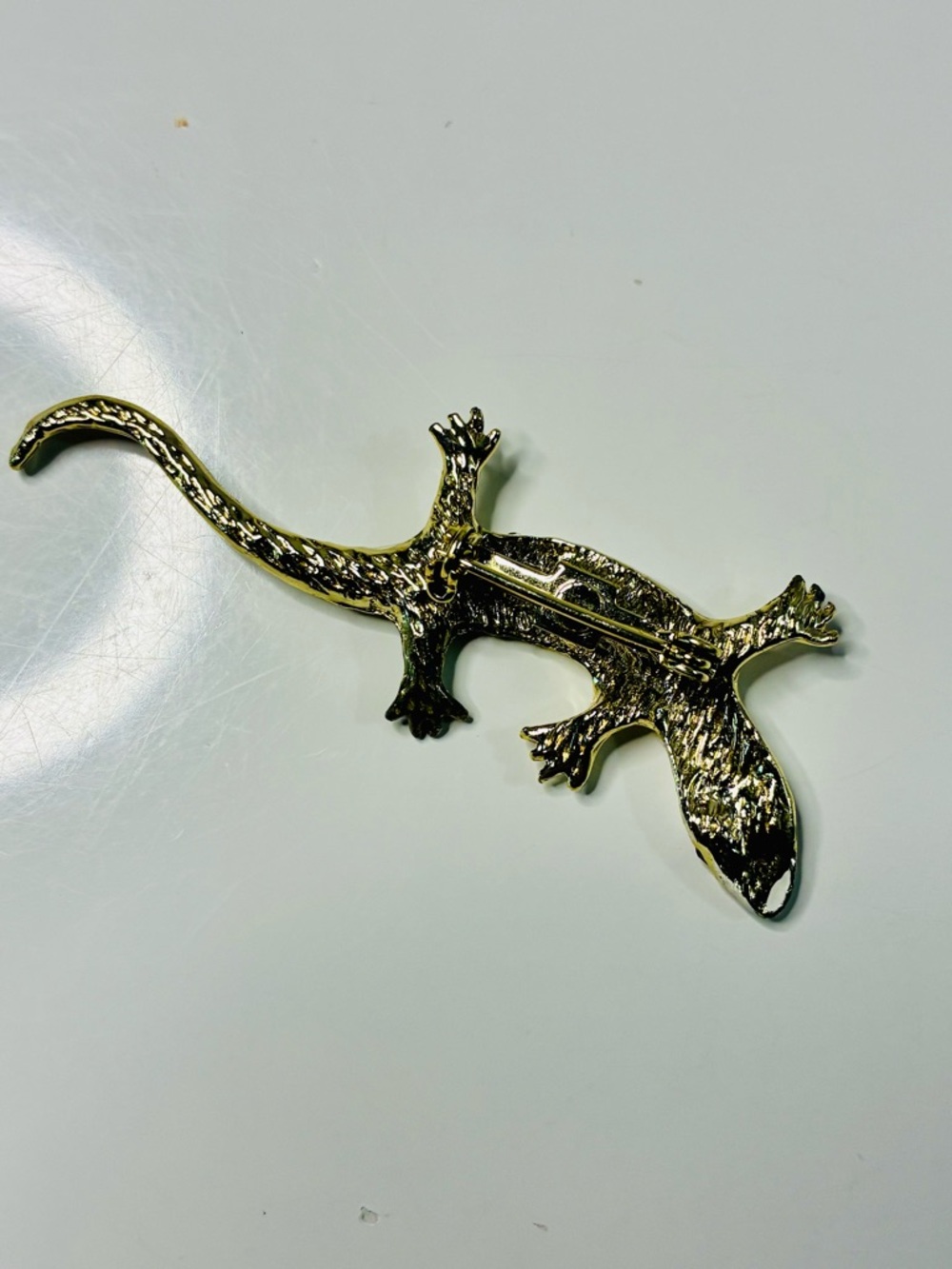 VTG Gold and White Lizard Brooch with Red Eye Lightweight Eclectic Everyday - Picture 11 of 14